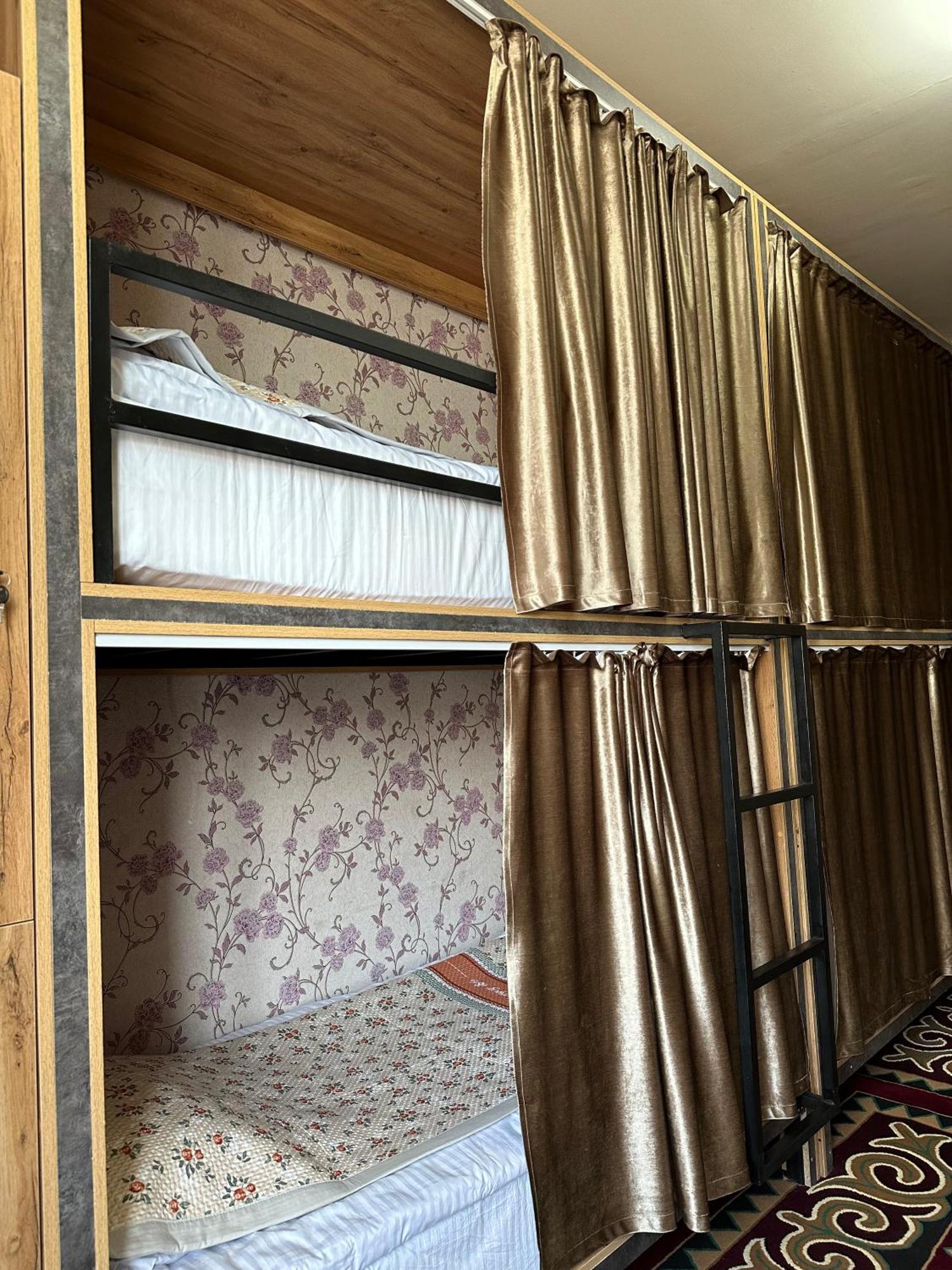 Sunny Hostel 奥什 外观 照片